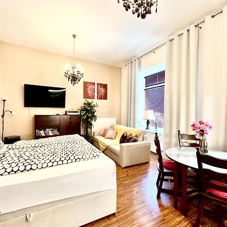 Home Away Main Square Apartment Poprad Bagian luar foto