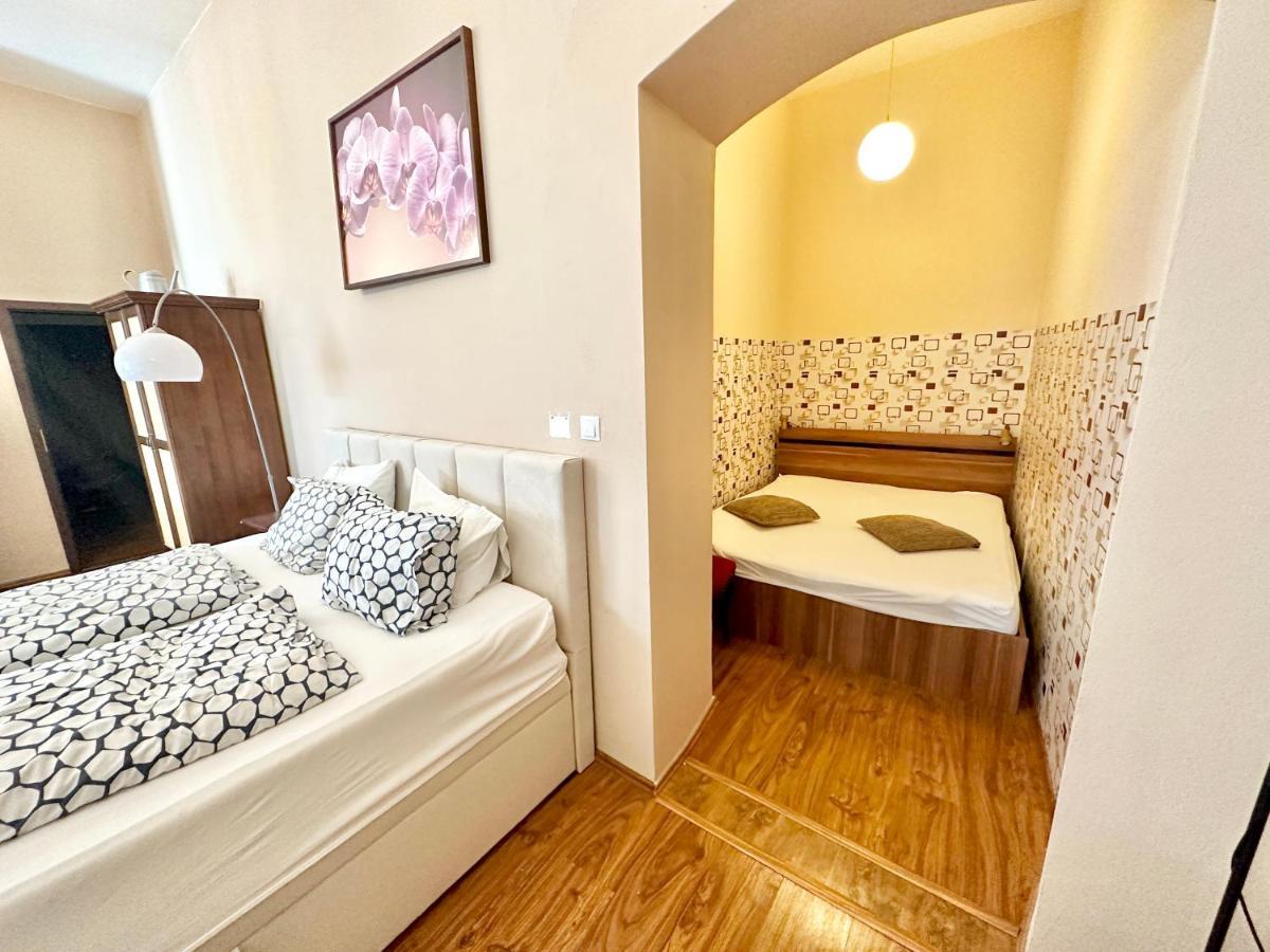 Home Away Main Square Apartment Poprad Bagian luar foto