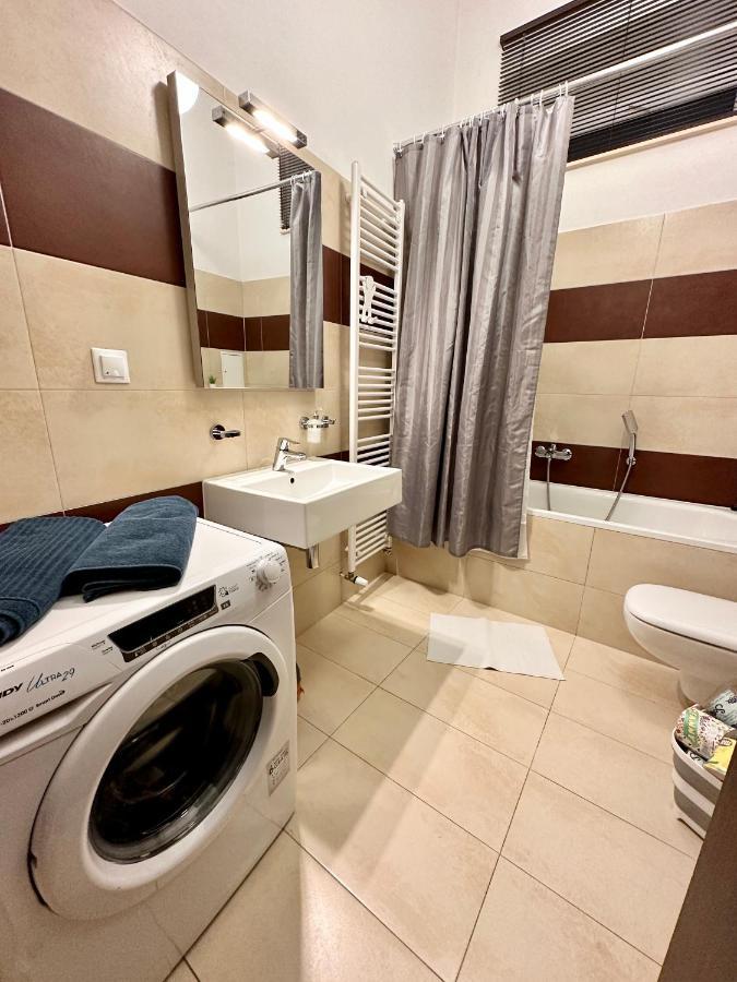 Home Away Main Square Apartment Poprad Bagian luar foto